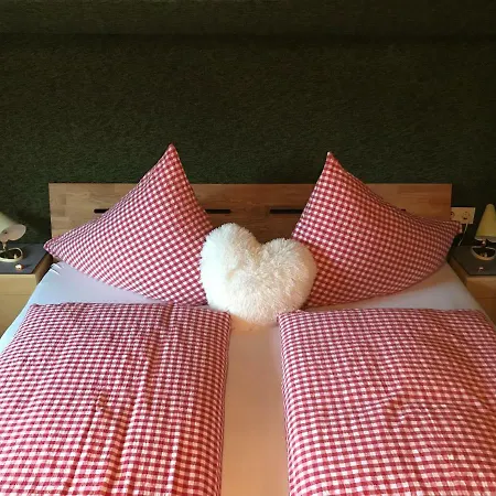 Rum i privatbostad & Almhostel Alpenperle - Selbstversorger Tannheim