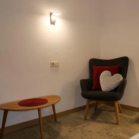 Rum i privatbostad & Almhostel Alpenperle - Selbstversorger Tannheim
