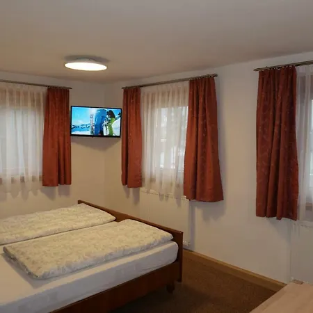 & Almhostel Alpenperle - Selbstversorger Homestay